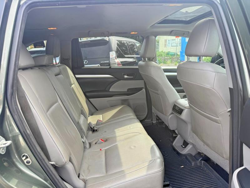 Photo 5 from auction – 2018 TOYOTA HIGHLANDER with VIN 5TDJZRFH2JS906256