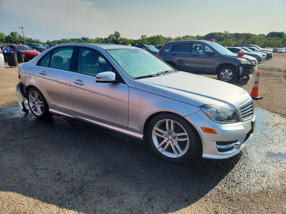 Photo 4 from auction – 2012 MERCEDES-BENZ C with VIN WDDGF8BB6CR227743