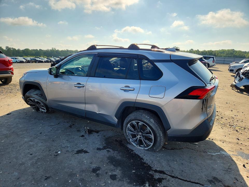 Photo 2 from auction – 2021 TOYOTA RAV4 with VIN 2T3F1RFV4MC252657
