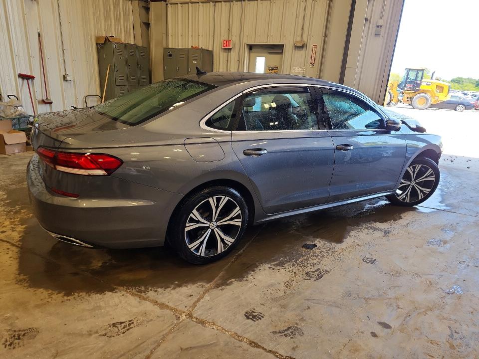 Photo 3 from auction – 2020 VOLKSWAGEN PASSAT with VIN 1VWCA7A36LC023939
