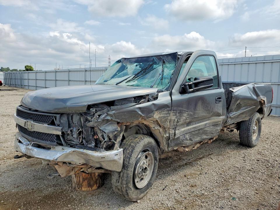 CHEVROLET SILVERADO 2001 with VIN 1GCHC24U01E248675 - Photo from auction