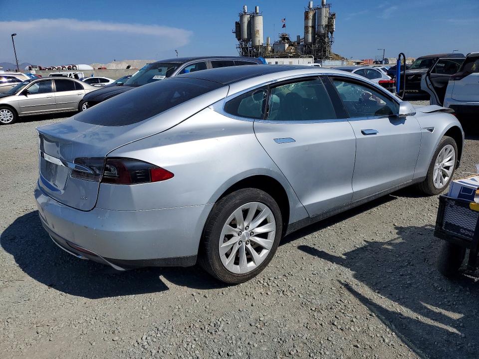 Photo 3 from auction – 2014 TESLA MODEL S with VIN 5YJSA1H18EFP51512
