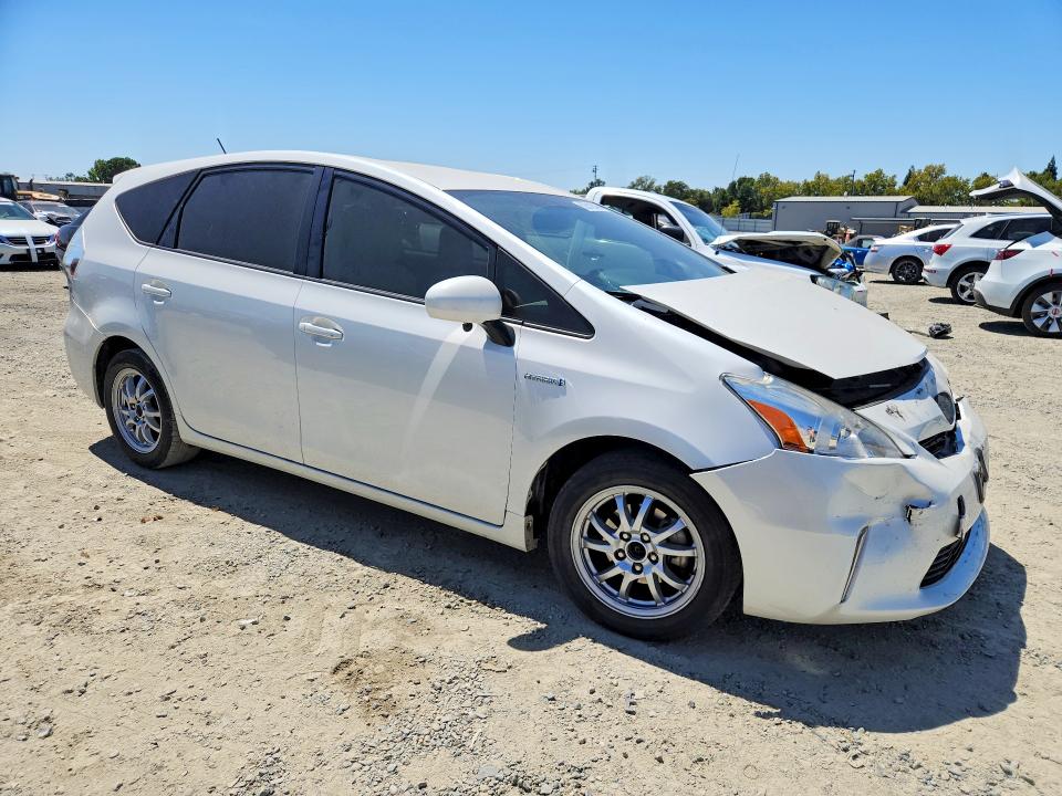 Photo 4 from auction – 2014 TOYOTA PRIUS V with VIN JTDZN3EU8E3328746