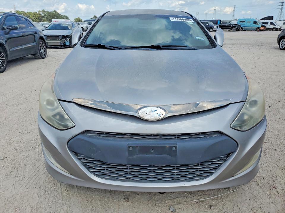 Photo 5 from auction – 2011 HYUNDAI SONATA with VIN KMHEC4A40BA018836