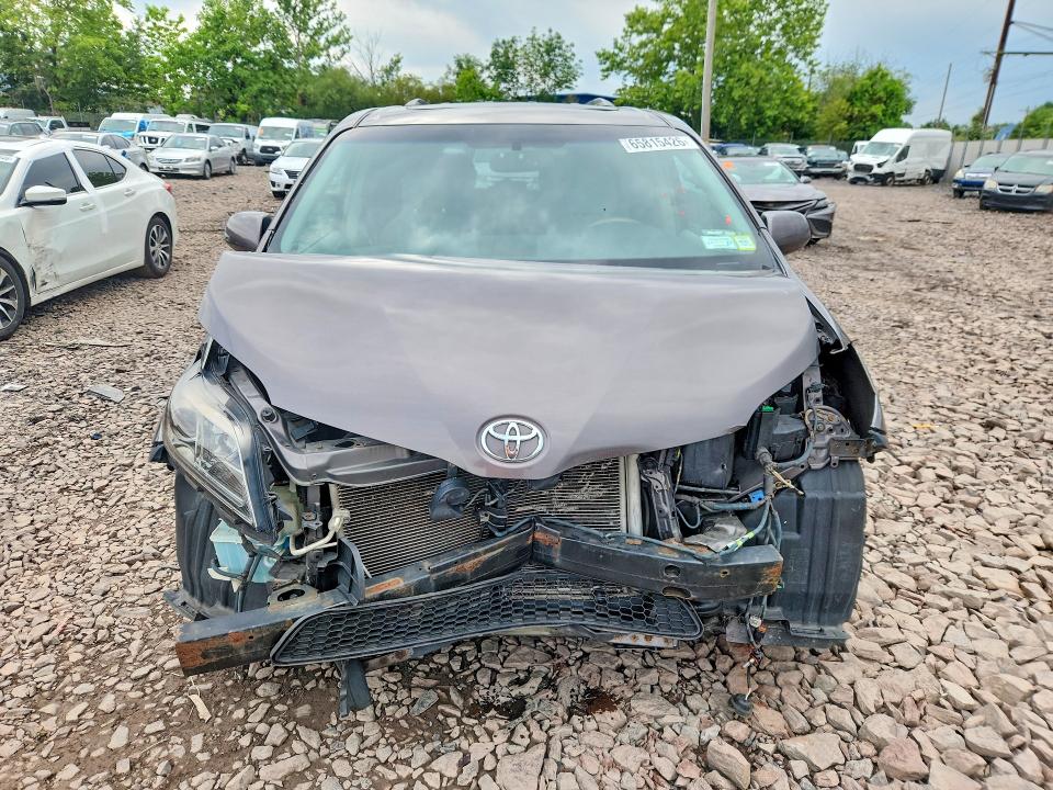 Photo 5 from auction – 2011 TOYOTA SIENNA with VIN 5TDDK3DC2BS014158