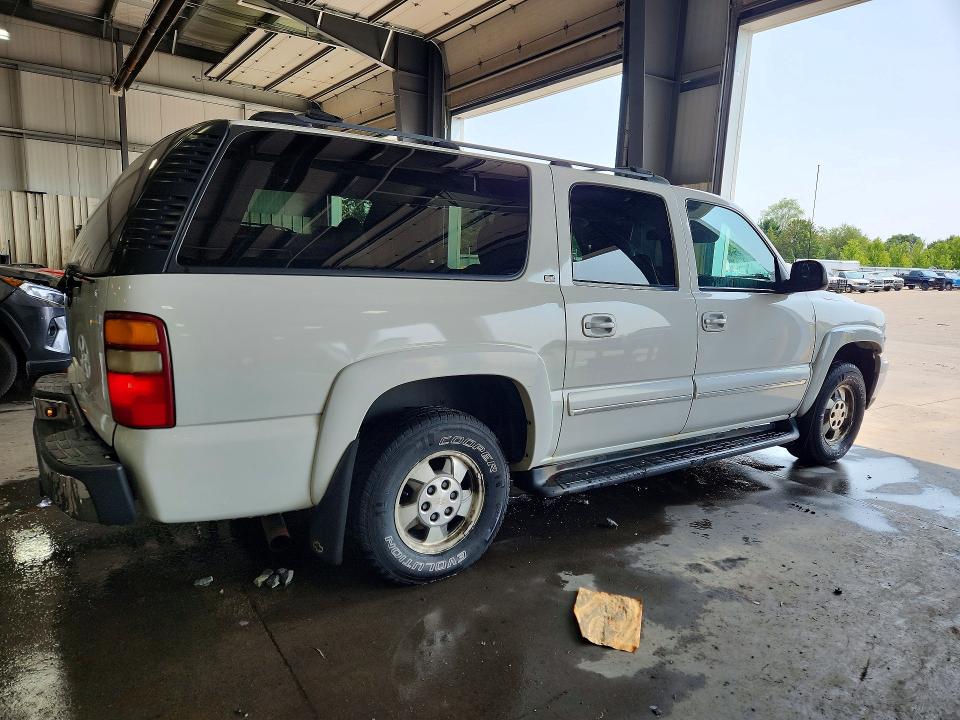 Photo 3 from auction – 2003 CHEVROLET SUBURBAN with VIN 3GNFK16Z63G334637