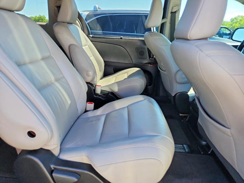 Photo 11 from auction – 2017 TOYOTA SIENNA with VIN 5TDDZ3DC7HS167557