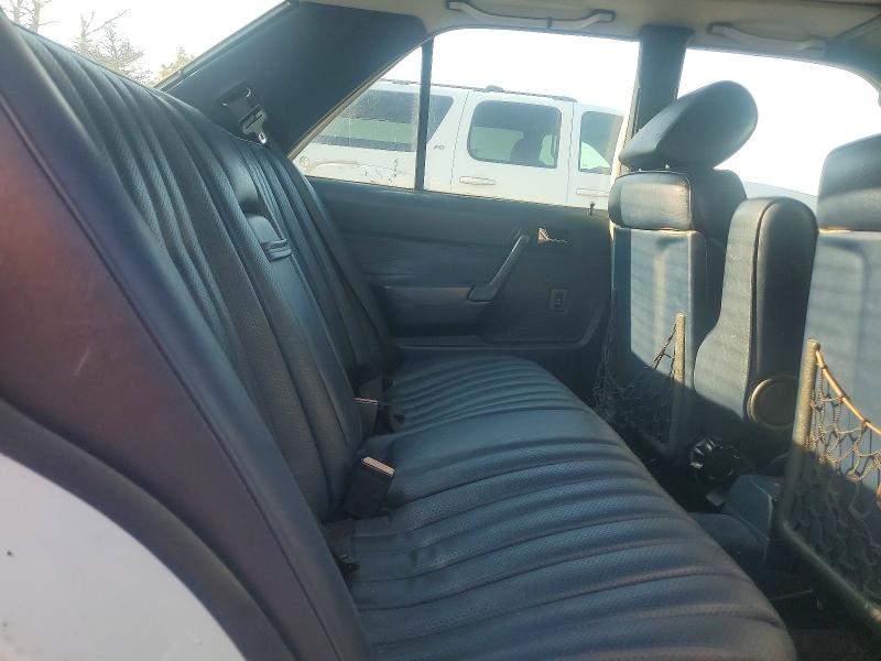 Photo 10 from auction – 1989 MERCEDES-BENZ 190 with VIN WDBDA29D2KF558348