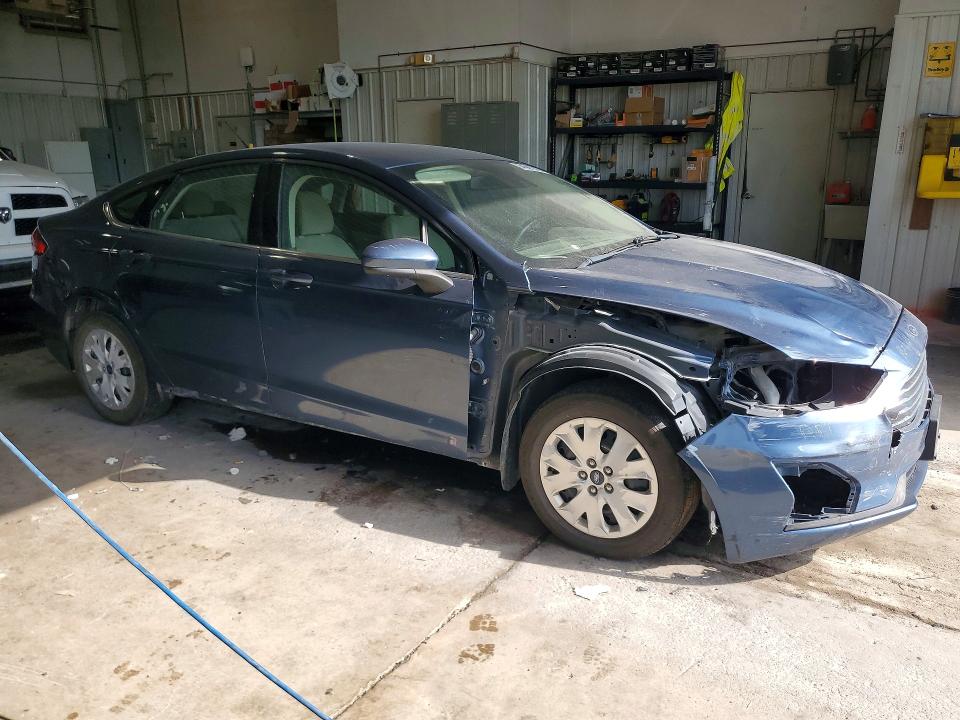 Photo 4 from auction – 2019 FORD FUSION with VIN 3FA6P0G72KR162035