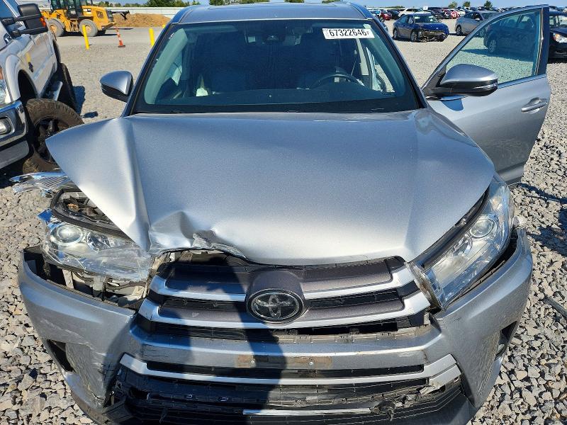 Photo 12 from auction – 2018 TOYOTA HIGHLANDER with VIN 5TDKZRFH0JS279464