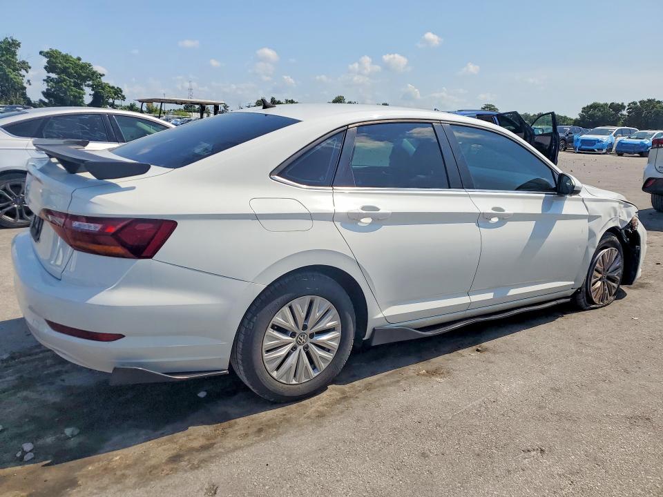 Photo 3 from auction – 2019 VOLKSWAGEN JETTA with VIN 3VWC57BU7KM093829