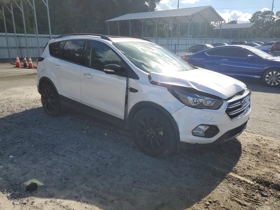 Photo 4 from auction – 2017 FORD ESCAPE with VIN 1FMCU0J9XHUB73149