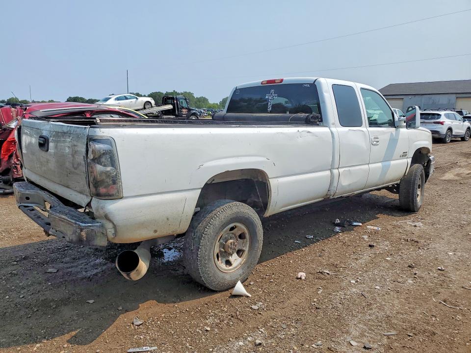 Photo 3 from auction – 2005 CHEVROLET SILVERADO with VIN 1GCHK39275E232852