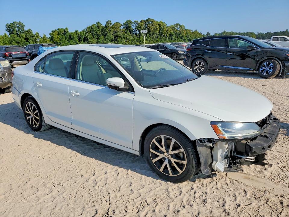 Photo 4 from auction – 2017 VOLKSWAGEN JETTA with VIN 3VWDB7AJXHM390770