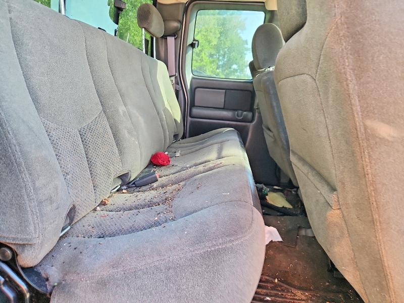 Photo 10 from auction – 2005 CHEVROLET SILVERADO with VIN 1GCHK29UX5E156961