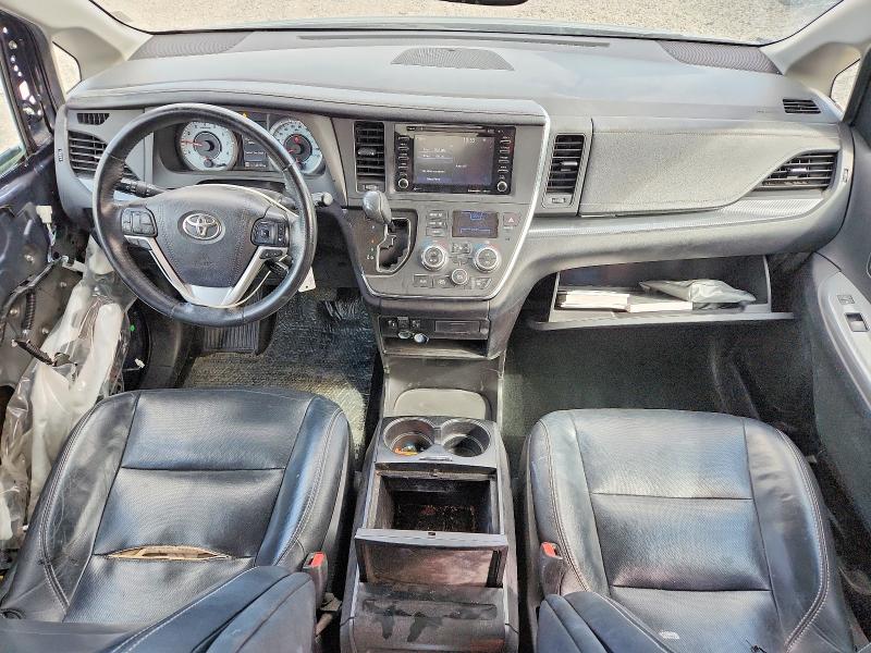 Photo 8 from auction – 2018 TOYOTA SIENNA with VIN 5TDXZ3DC2JS926568