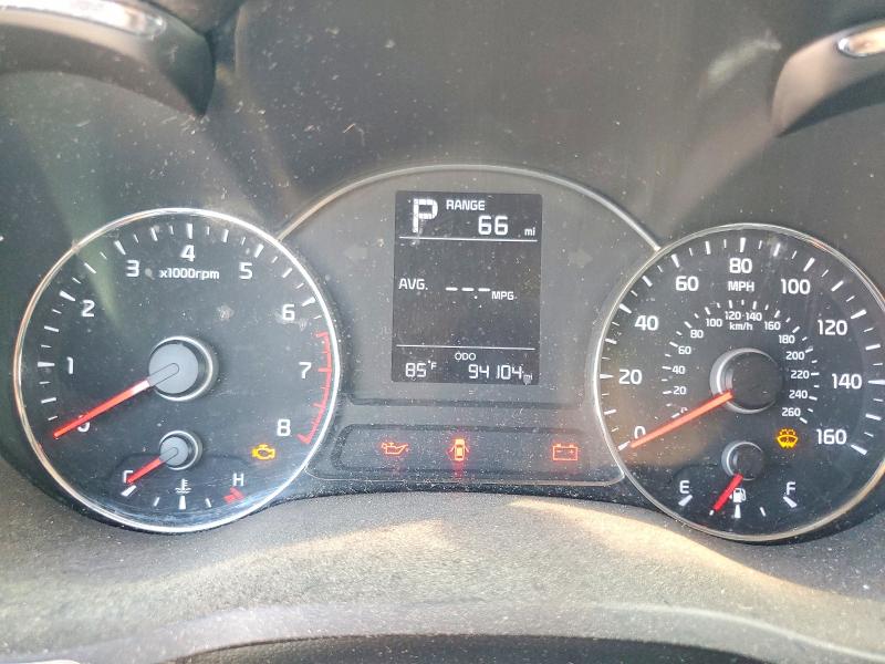 Photo 9 from auction – 2017 KIA FORTE5 with VIN KNAFK5A82H5708915