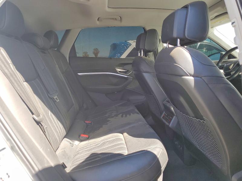Photo 11 from auction – 2019 AUDI E-TRON with VIN WA1VABGE5KB014672