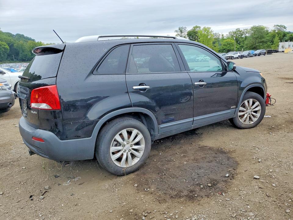 Photo 3 from auction – 2011 KIA SORENTO with VIN 5XYKUDA2XBG047246