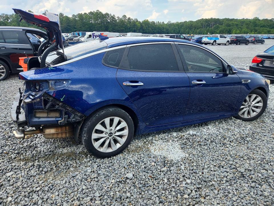 Photo 3 from auction – 2017 KIA OPTIMA with VIN 5XXGT4L32HG172625