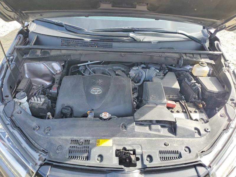 Photo 12 from auction – 2018 TOYOTA HIGHLANDER with VIN 5TDJZRFH7JS535563
