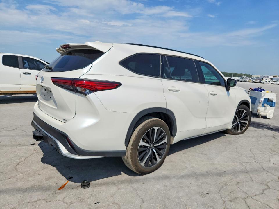 Photo 3 from auction – 2021 TOYOTA HIGHLANDER with VIN 5TDLZRAH1MS059380