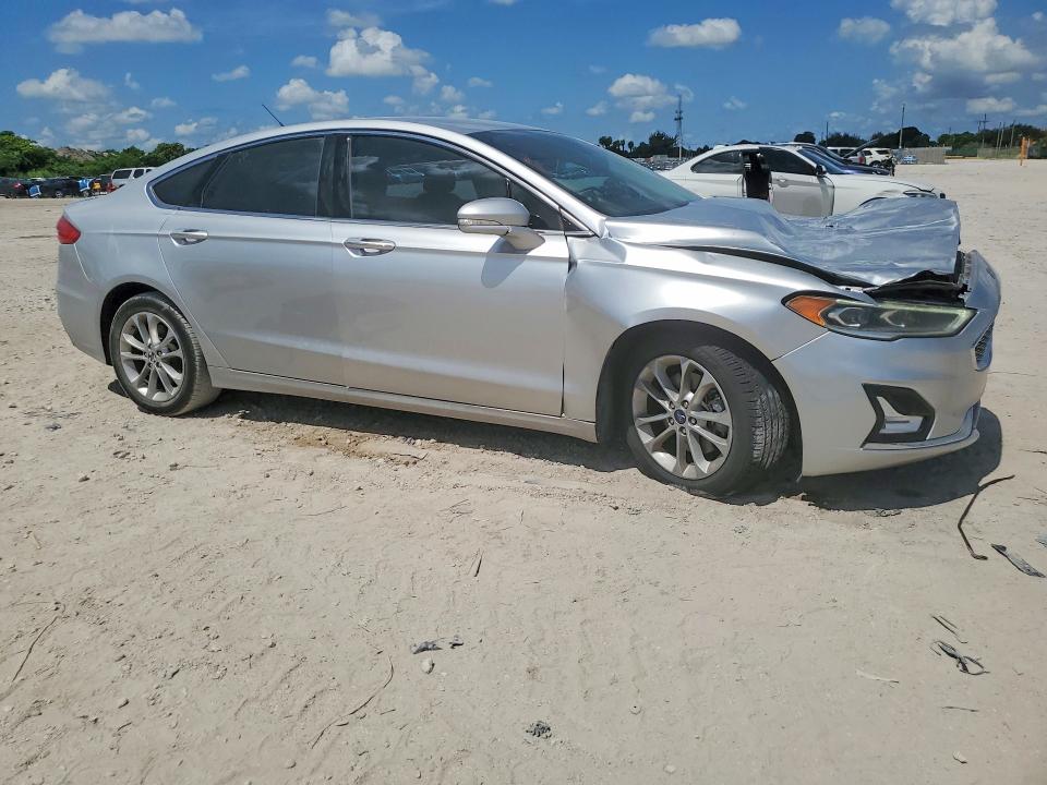 Photo 4 from auction – 2019 FORD FUSION with VIN 3FA6P0SU9KR185308