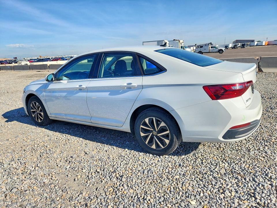Photo 2 from auction – 2022 VOLKSWAGEN JETTA with VIN 3VWCM7BU6NM026064