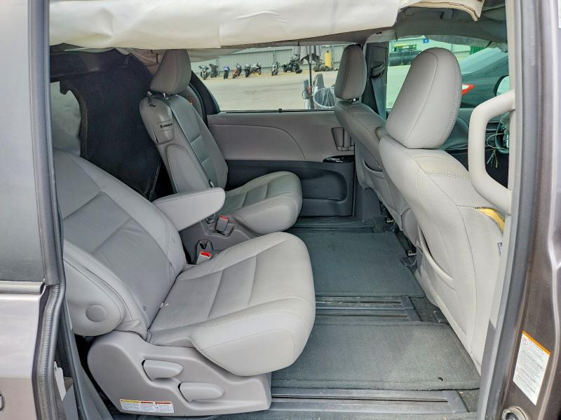 Снимка 11 от търг – 2016 TOYOTA SIENNA с VIN 5TDYK3DCXGS741590