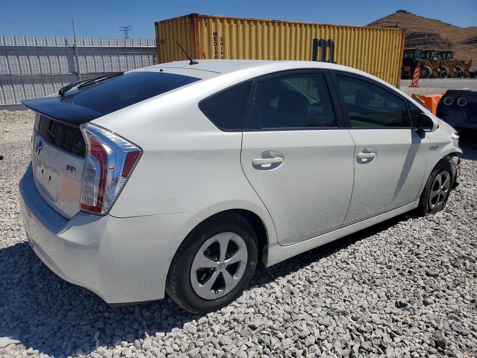 Снимка 3 от търг – 2015 TOYOTA PRIUS с VIN JTDKN3DU5F0432312