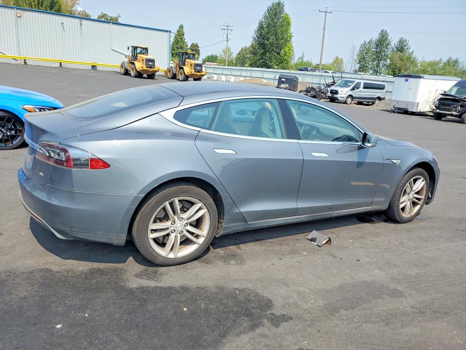 Photo 3 from auction – 2013 TESLA MODEL S with VIN 5YJSA1CN6DFP18324