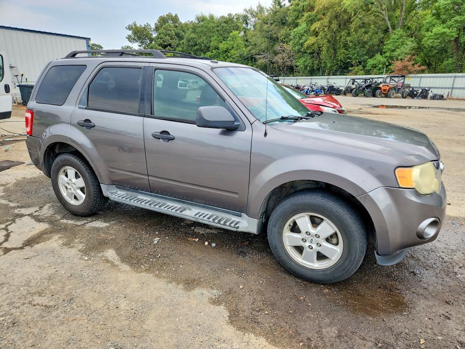 Photo 4 from auction – 2009 FORD ESCAPE with VIN 1FMCU03G89KB29613