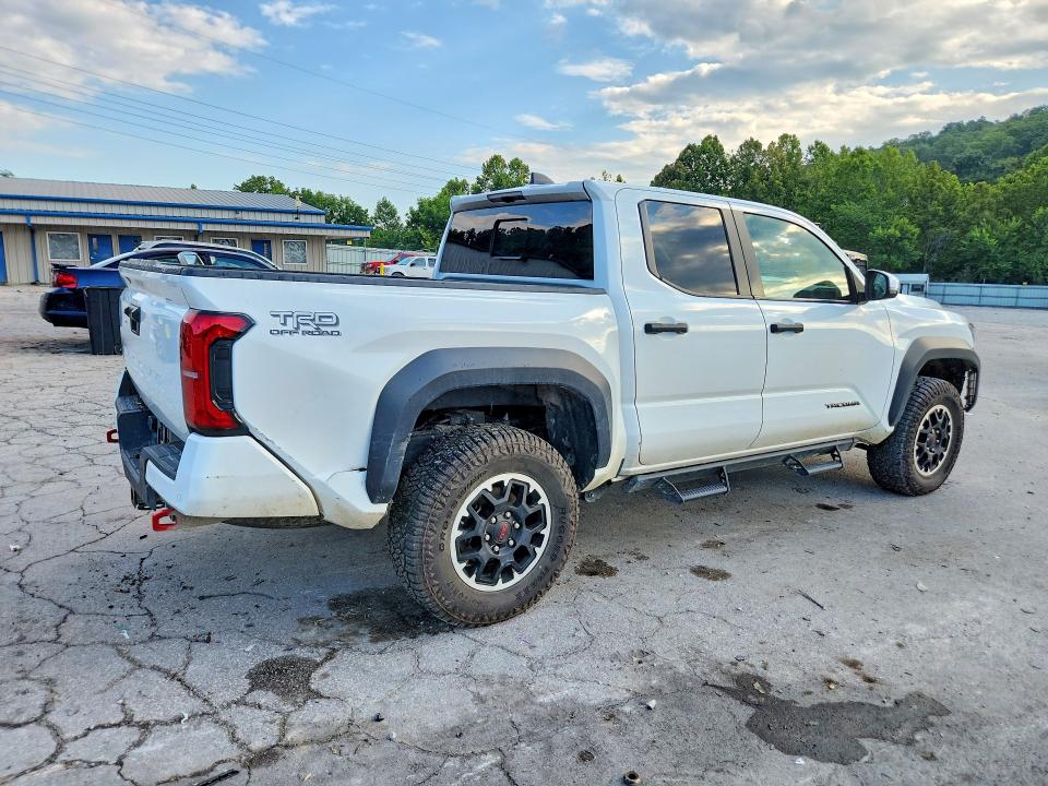 Photo 3 from auction – 2024 TOYOTA TACOMA with VIN 3TMLB5JN9RM045270