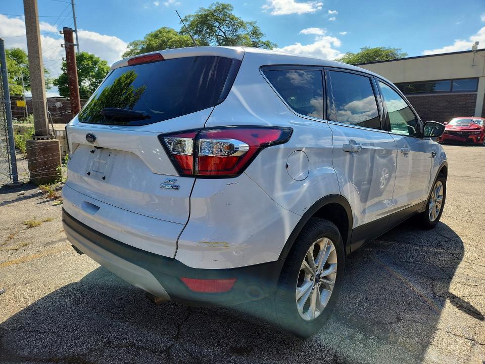 Photo 3 from auction – 2017 FORD ESCAPE with VIN 1FMCU9GD2HUD78285
