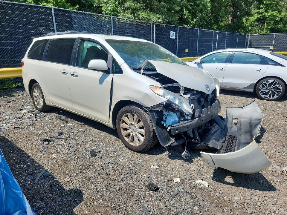 Photo 4 from auction – 2015 TOYOTA SIENNA with VIN 5TDDK3DC8FS116344