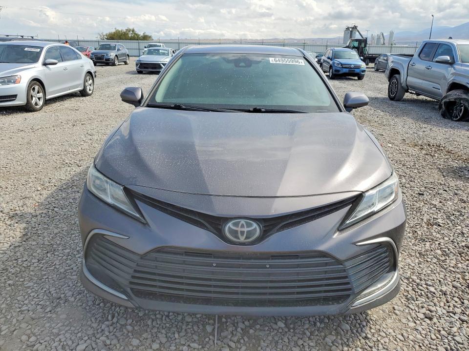 Photo 5 from auction – 2022 TOYOTA CAMRY with VIN 4T1C11AK1NU625535