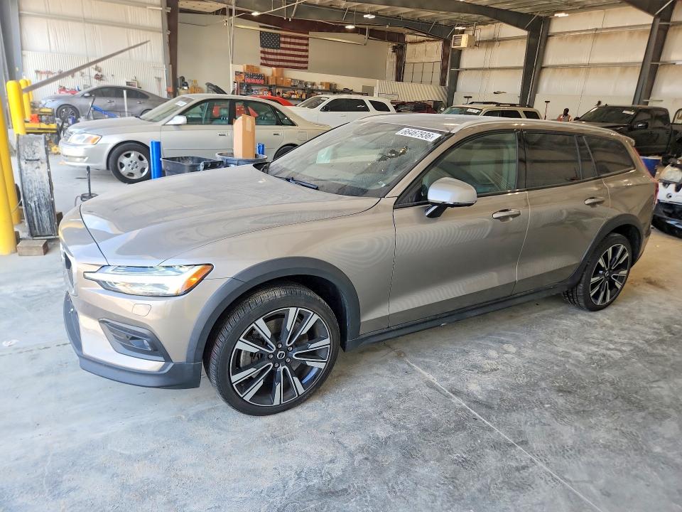 2020 VOLVO V60 CROSS COUNTRY