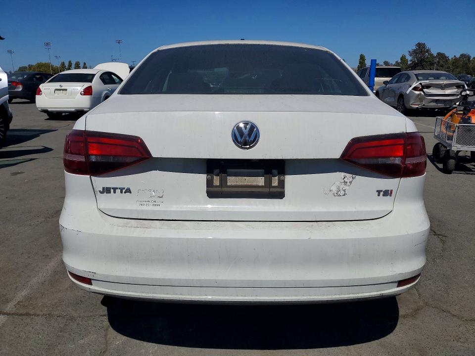 Photo 6 from auction – 2018 VOLKSWAGEN JETTA with VIN 3VW2B7AJ8JM237950