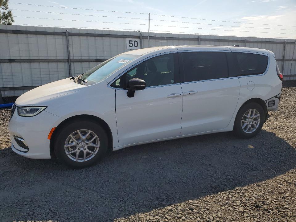 CHRYSLER PACIFICA 2026 with VIN 2C4RC1BG5TR160612 - Photo from auction