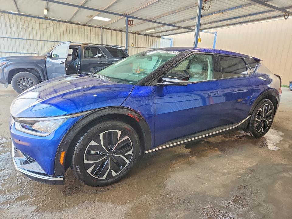 KIA EV6 2023 with VIN KNDC34LA5P5604463 - Photo from auction