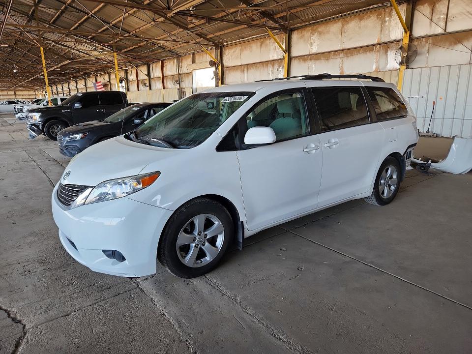 TOYOTA SIENNA 2014 с VIN 5TDKK3DC9ES526947 - Снимка от търг