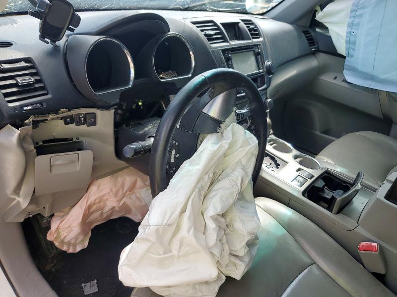 Photo 8 from auction – 2013 TOYOTA HIGHLANDER with VIN 5TDBK3EHXDS219361