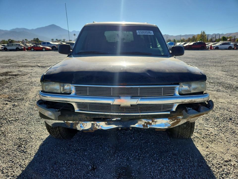 Photo 5 from auction – 2004 CHEVROLET SUBURBAN with VIN 3GNEC16T84G327288