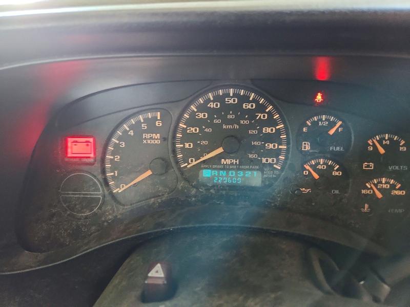 Photo 9 from auction – 2000 CHEVROLET SILVERADO with VIN 1GCEC14T0YZ367706