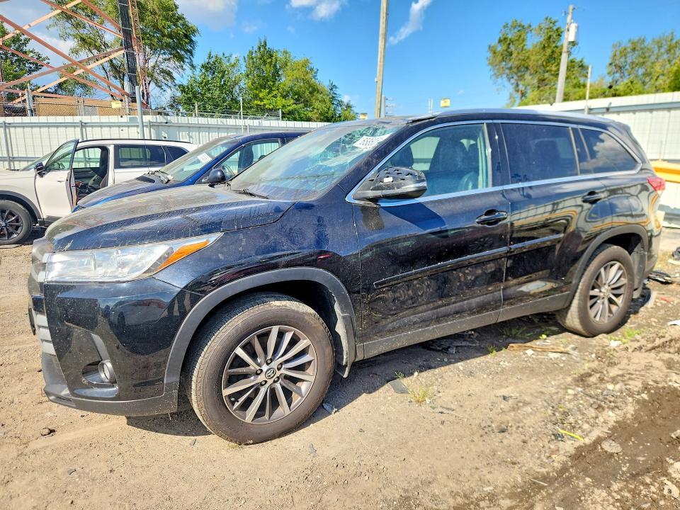 TOYOTA HIGHLANDER 2019 with VIN 5TDJZRFH3KS569954 - Photo from auction
