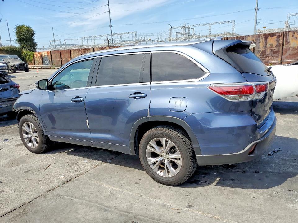 Photo 2 from auction – 2015 TOYOTA HIGHLANDER with VIN 5TDKKRFH2FS117511