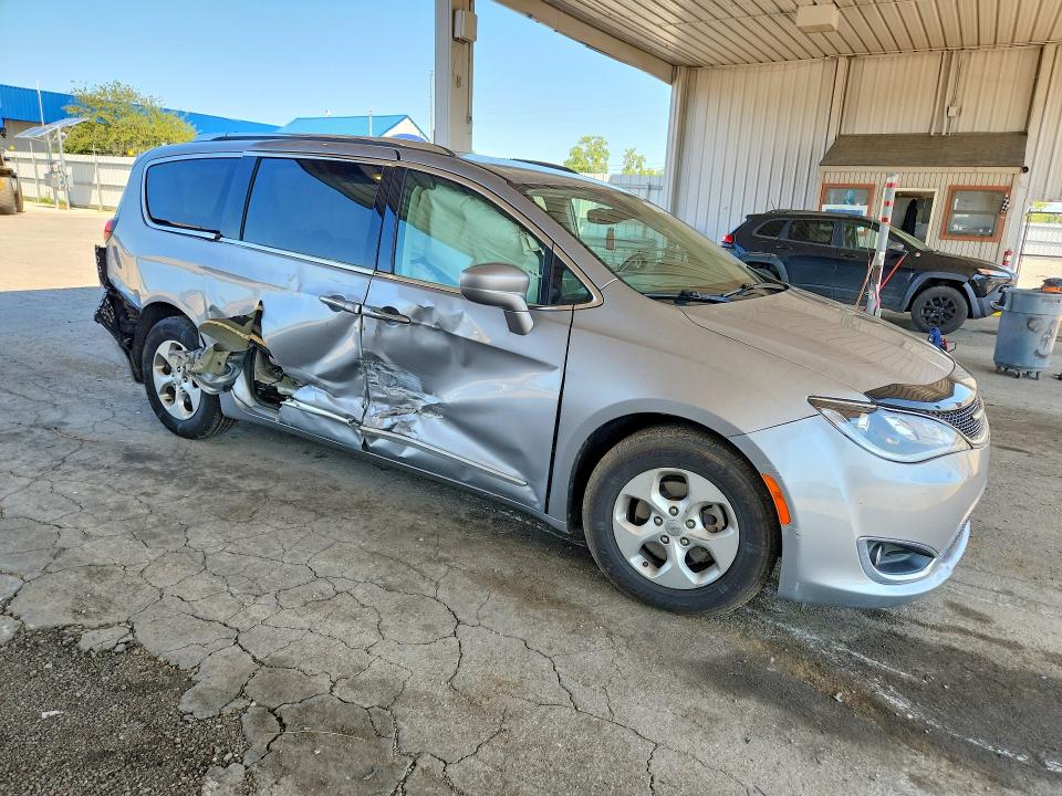 Zdjęcie 4 z aukcji – 2017 CHRYSLER PACIFICA z VIN 2C4RC1EG9HR840144
