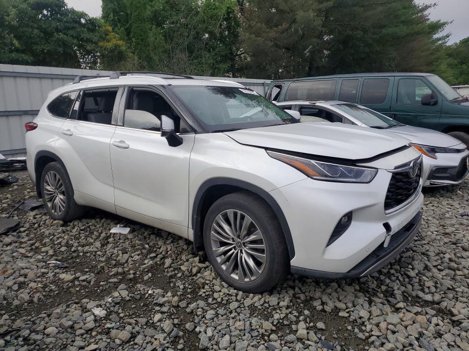 Photo 4 from auction – 2022 TOYOTA HIGHLANDER with VIN 5TDFZRBH8NS187273