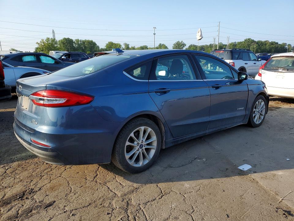 Zdjęcie 3 z aukcji – 2019 FORD FUSION z VIN 3FA6P0LU2KR131105