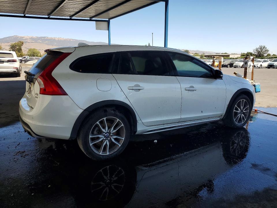 Photo 3 from auction – 2016 VOLVO V60 CROSS COUNTRY with VIN YV4612HK7G1008574